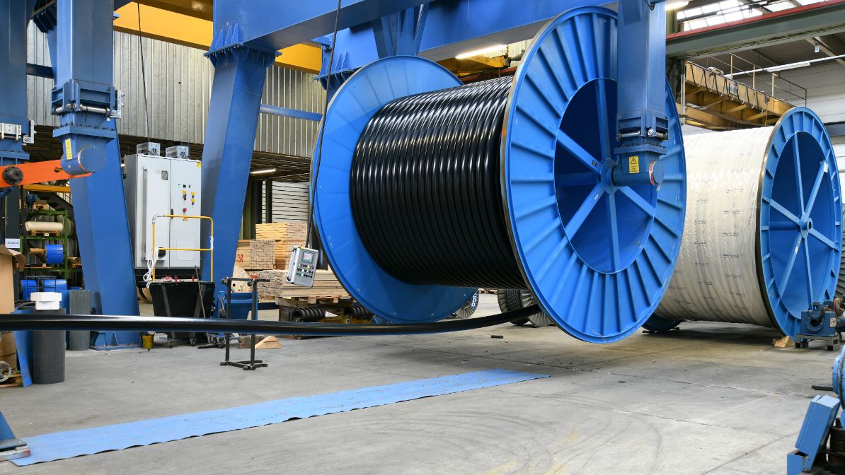 Kabelproduktion, Teil 8: Aufrollen der fertigen Kabel
