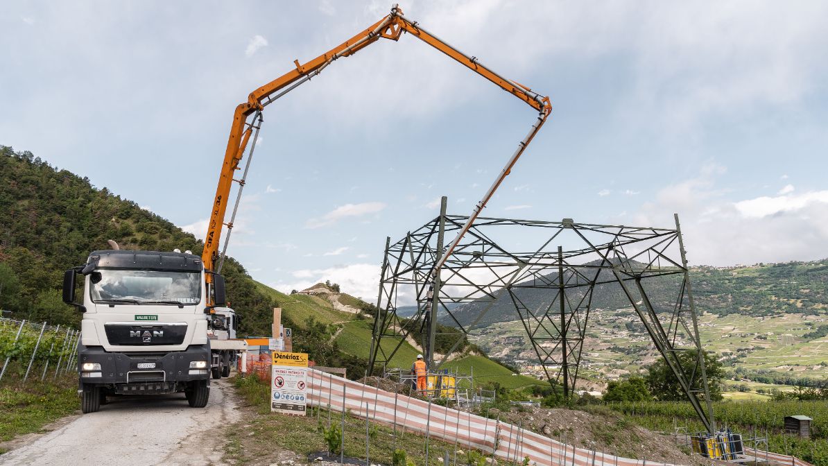 2ème phase de bétonnage du pylône 157, à Chalais, le 12 juin 2019