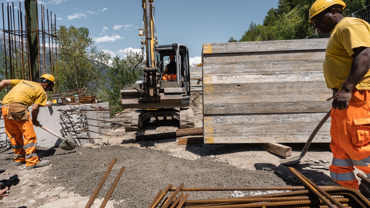 Travaux de coffrage au pylône 172, à Chippis, le 12 juin 2019
